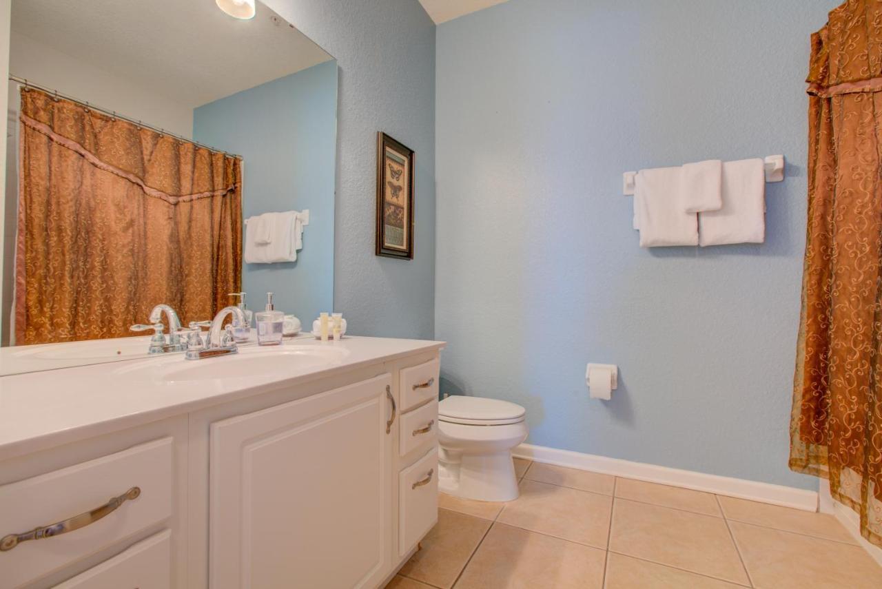 Gorgeous 1st-floor, End Unit W Lakeview Appartement