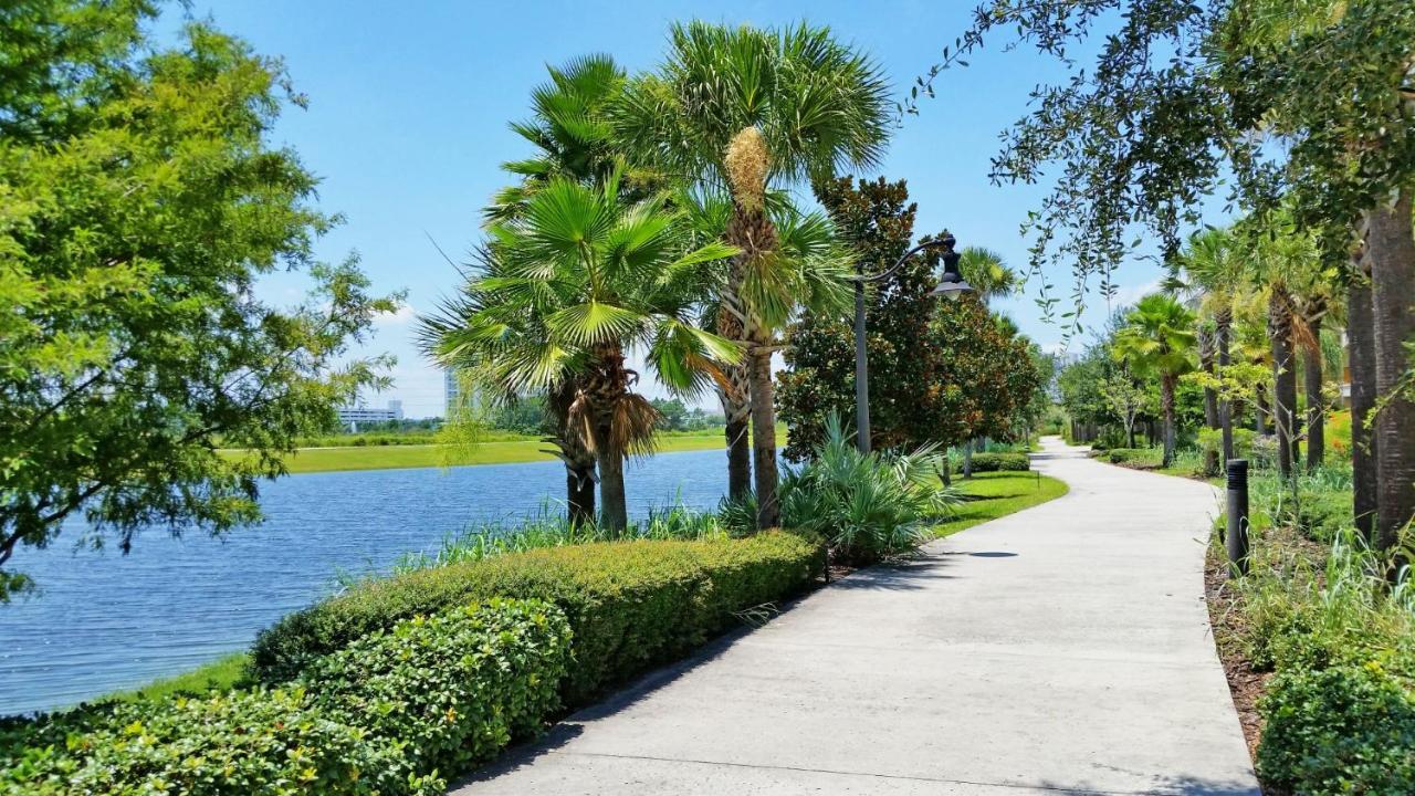Appartement Gorgeous 1st-floor, End Unit W Lakeview *