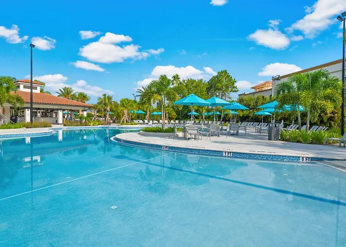 Gorgeous 1St-Floor, End Unit Condo W Lakeview